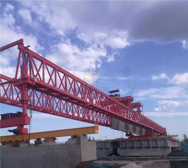 盛华集团丨300T-52m山东架桥机安装调试完成