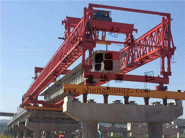 盛华集团丨300T山东钢箱梁架桥机施工现场