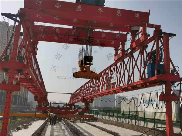 盛华集团丨120T活腹杆自平衡山东架桥机施工现场